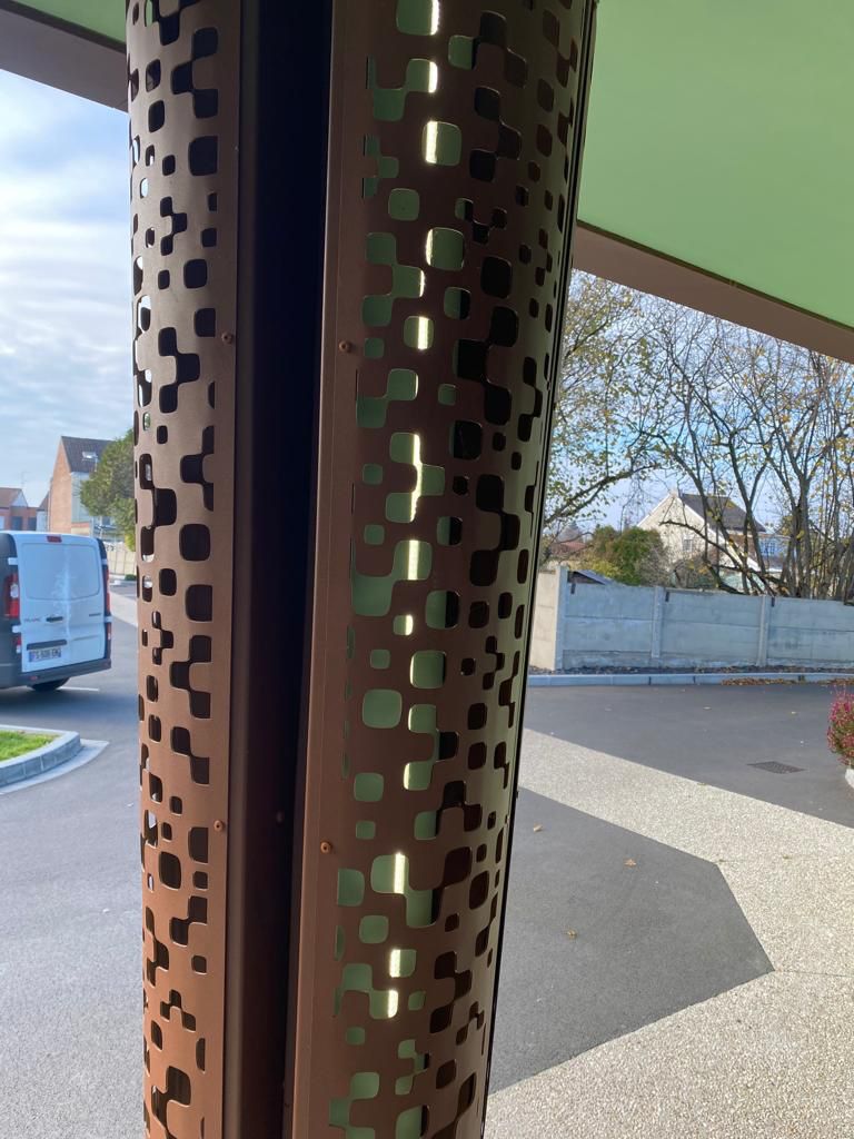 Profilé LED encastré dans le béton pour éclairage extérieur